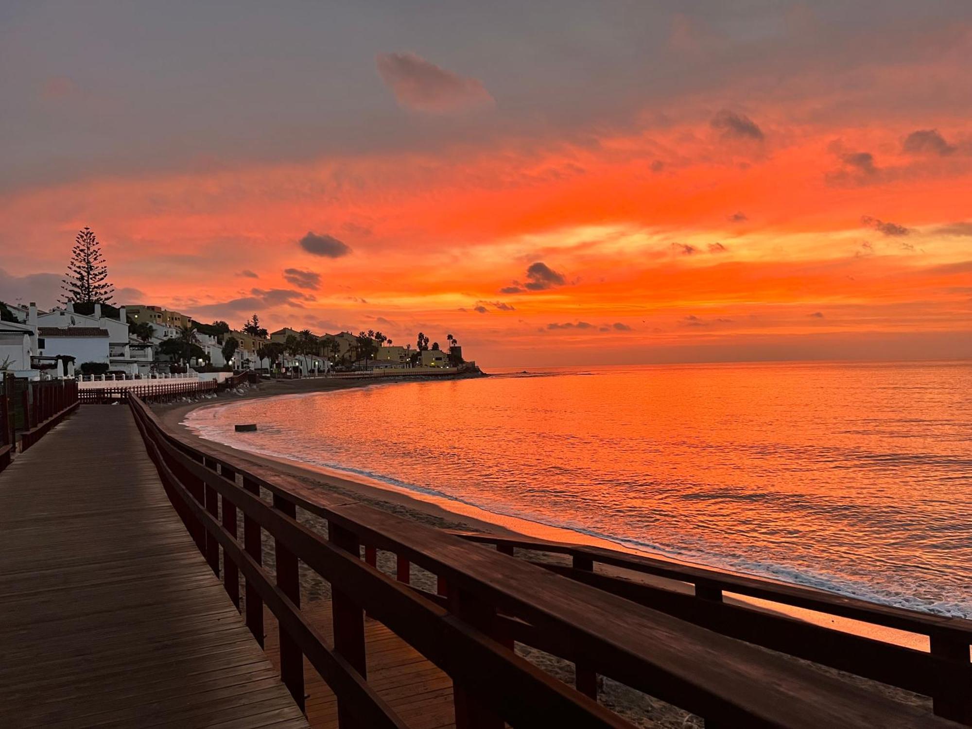 Marbella Beachfront - Beachside Apartment With Stunning Sea Views Zewnętrze zdjęcie